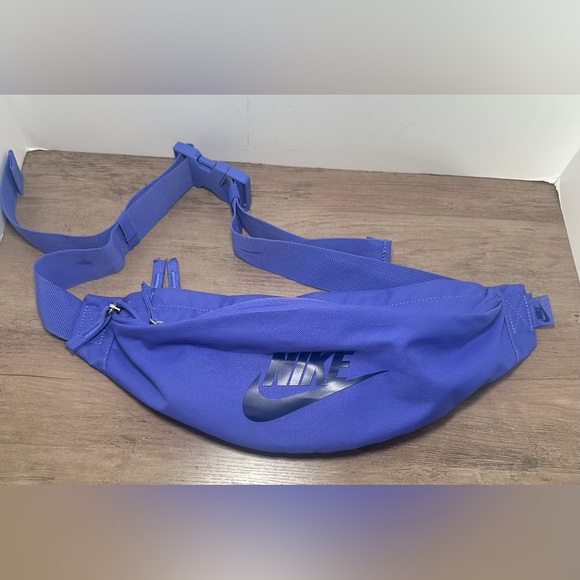 Nike Blue Heritage Fanny Pack Hip Waist Belt Crossbody NWOT. - Picture 1 of 9
